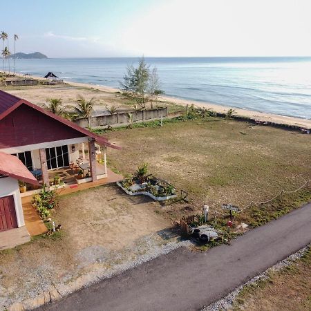 Kc Beachfront Marang Esterno foto
