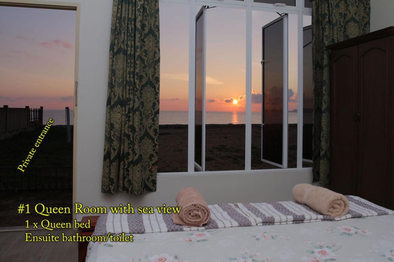 Kc Beachfront Marang Esterno foto