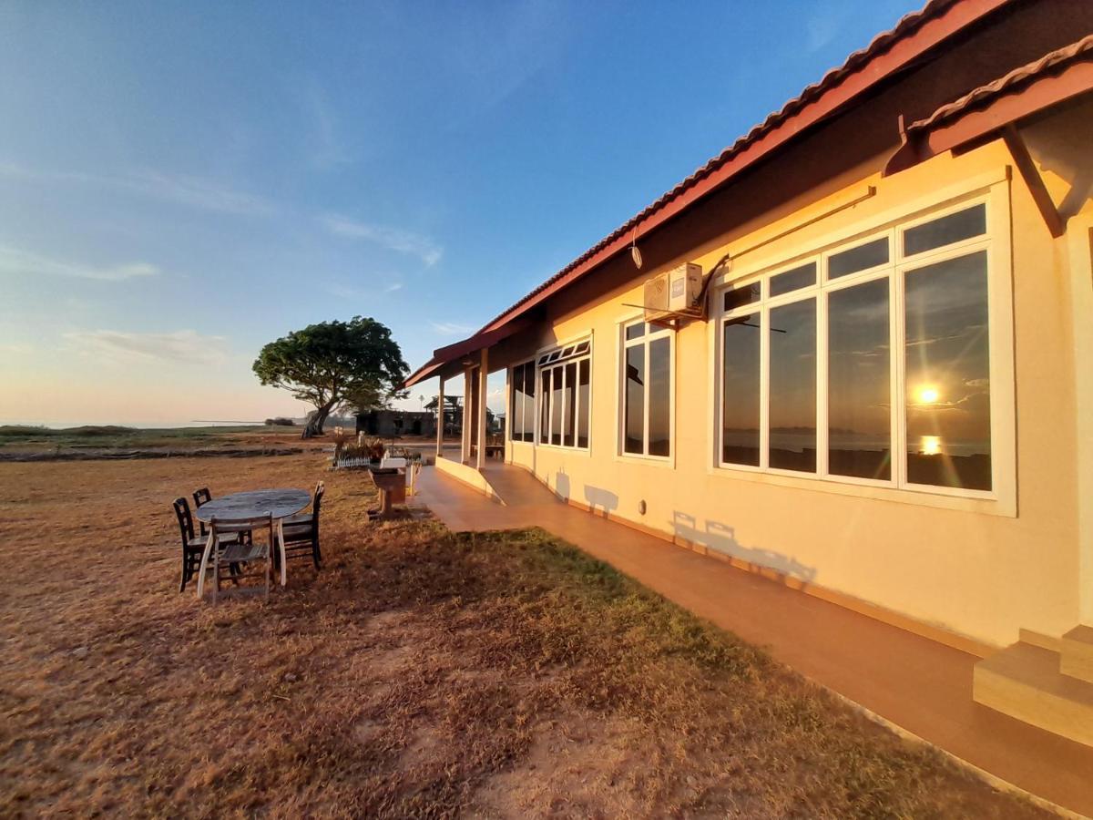 Kc Beachfront Marang Esterno foto