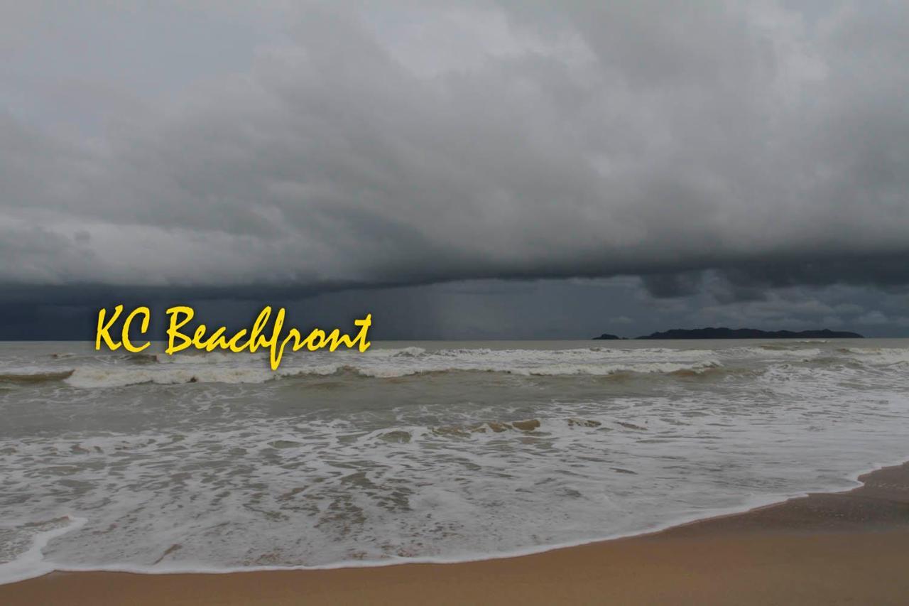 Kc Beachfront Marang Esterno foto