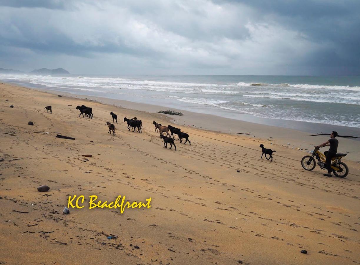 Kc Beachfront Marang Esterno foto